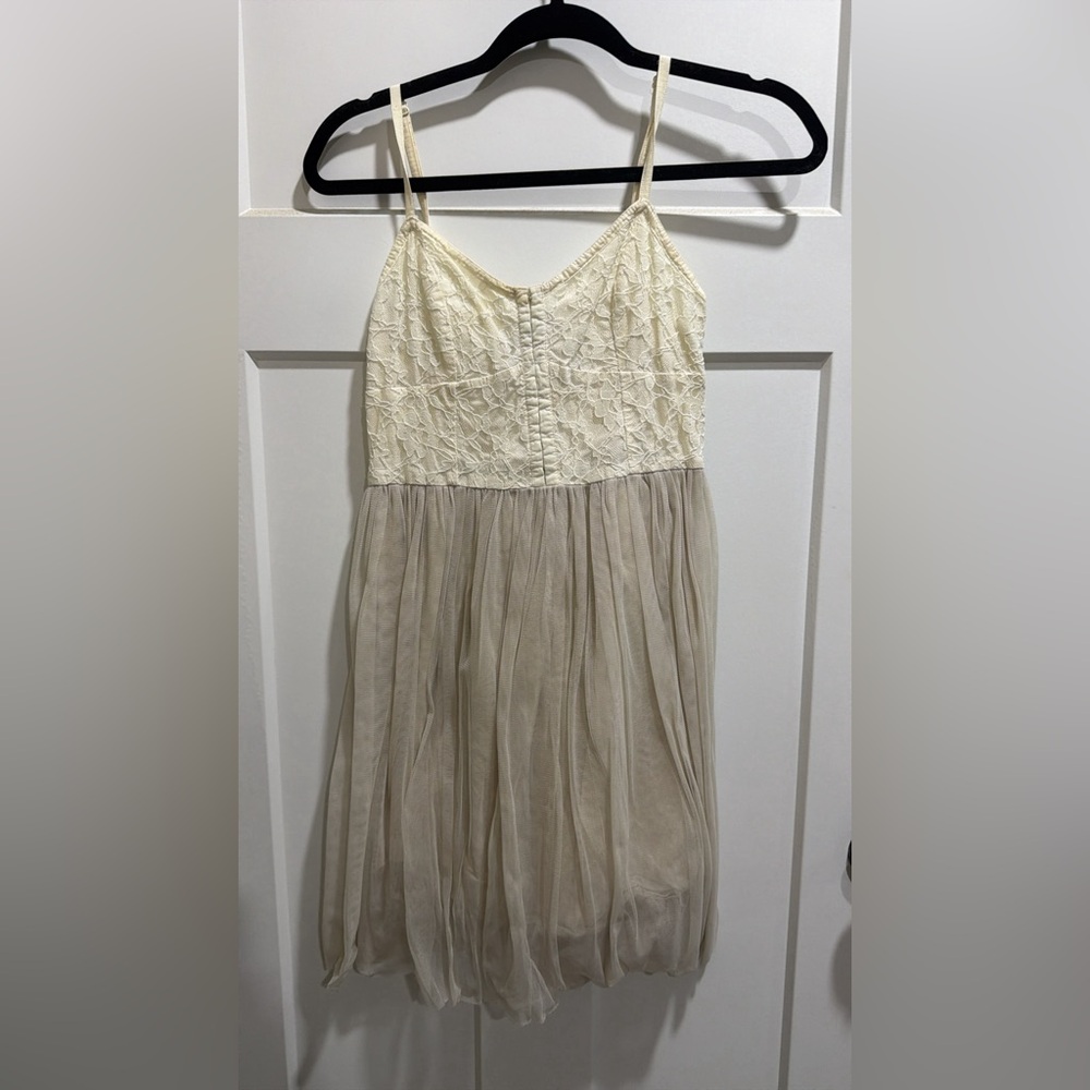 American Eagle Outfitters Cream and Tan Lace Chemise